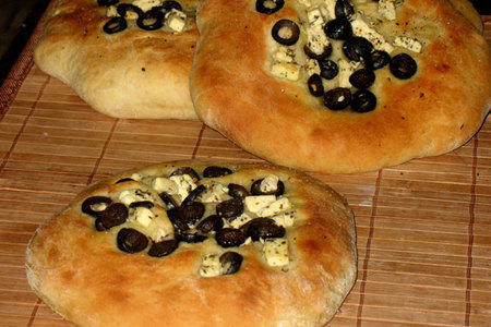 Мини-фокача с оливками и сыром фета: шаг 2