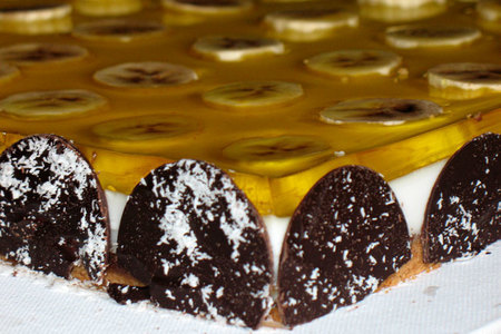 Шоколадный (печёный) чизкейк с кокосовым покрытием и бананами под шафрановым желе: шаг 6