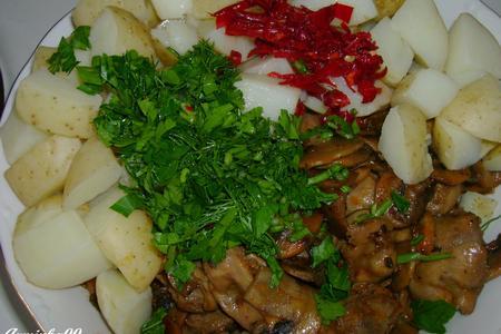 Теплый салат из куриных желудков с картофелем и грибами: шаг 7
