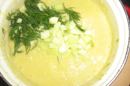 Суп-пюре из молодых кабачков со свежим огурчиком и луком-пореем.: шаг 5