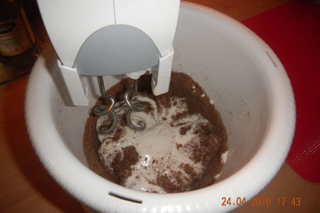 Торт шоколадный с клубникой: шаг 2