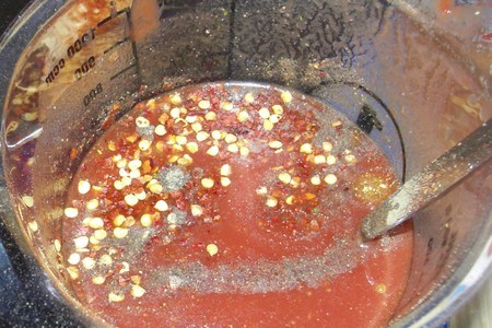 Мясные рулетики в томатном соусе с овощами: шаг 5