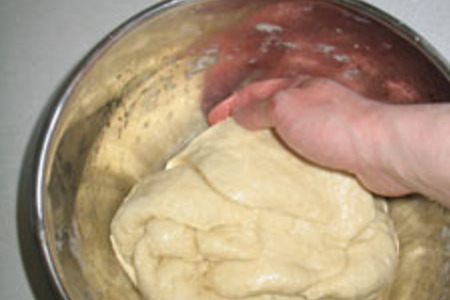 Пирог с капустой и плюшки из ленивого теста: шаг 8