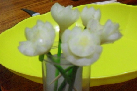 Цветы из мелкого лука (украшение блюд): шаг 10