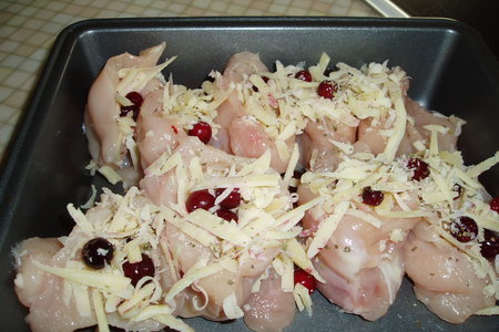Куриные кармашки с сыром и брусникой: шаг 3