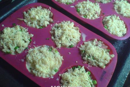 Макаронные маффины с салями и зелёным горошком: шаг 8