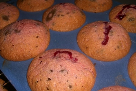 Маффины шоколадно-вишневые с сочной вишенкой внутри (тесто с желе): шаг 2