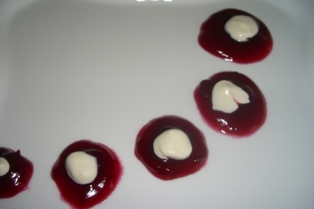 Маффины шоколадно-вишневые с сочной вишенкой внутри (тесто с желе): шаг 3