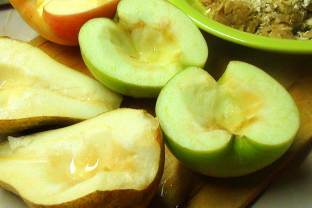 Груши и яблоки печёные, в стиле «крамбл».: шаг 2