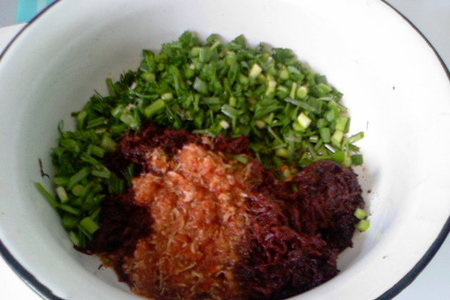 Салат из свеклы и зелени с соусом "хренотень": шаг 2