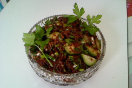 Салат из свеклы и зелени с соусом "хренотень": шаг 4