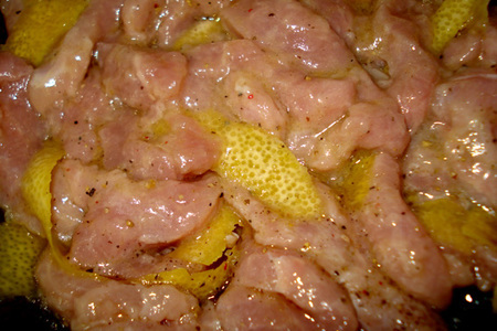 Салат из свинины с клубникой и руколой: шаг 2