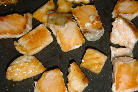 Тимбал из красной рыбы с икрой,креветками и сливочным сыром: шаг 2