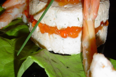Тимбал из красной рыбы с икрой,креветками и сливочным сыром: шаг 7