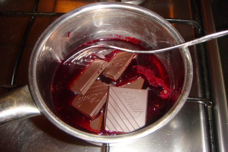 Пирожные из песочного теста с шоколадно-ягодным соусом: шаг 5