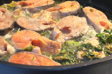 Рыба под  сливочным соусом с зеленью: шаг 3