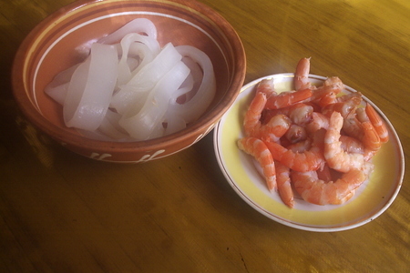 Суп с креветками и кальмарами: шаг 1