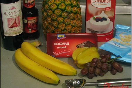 Шоколадно-фруктовое мороженое в ананасе: шаг 1