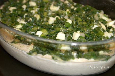 Быстрый (заливной) пирог с зелёным луком и яйцом: шаг 4