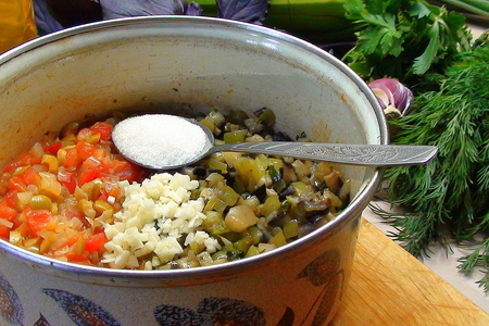 Овощное рагу в домашнем слоёном тесте. пирог с тушёными овощами.: шаг 10