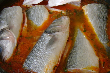 Рыба с карри и имбирем в томатном соусе: шаг 3