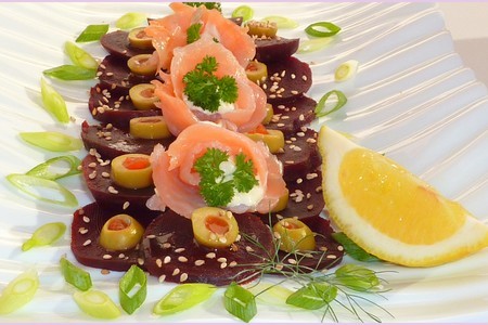 Салат с копчённым лососем и свеклой  на завтрак: шаг 4