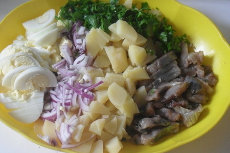 Салат с сельдью и картофелем: шаг 2
