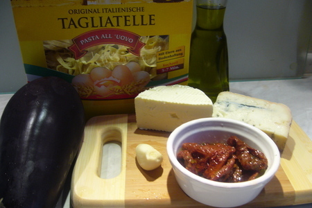 Тальятелле с баклажанами и двумя сырами: шаг 1
