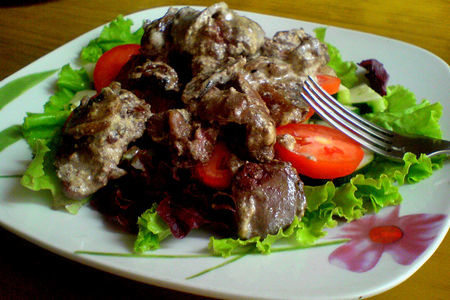 Теплый салат с куриной печенью и шампиньонами: шаг 6