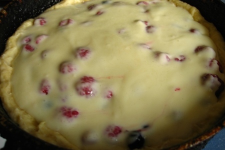 Заливной ягодный пирог: шаг 8