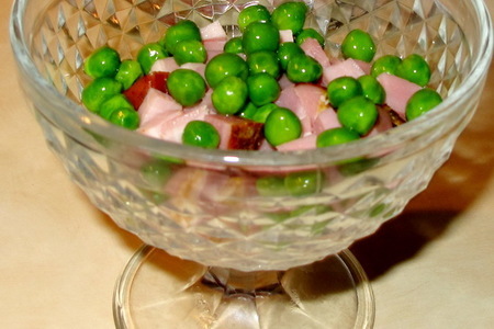 Салат-коктейль с зеленым горошком и копченой грудинкой: шаг 4