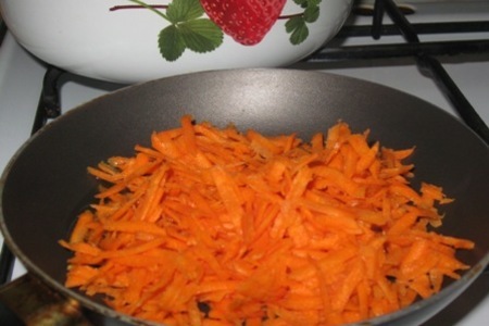 Сладкая запеканка из лапши с морковью и яблоками: шаг 1