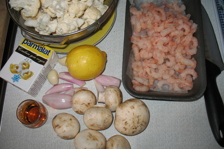 Цветная капуста в сливочном соусе с креветками и шампиньонами.: шаг 1