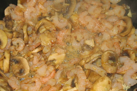 Цветная капуста в сливочном соусе с креветками и шампиньонами.: шаг 2