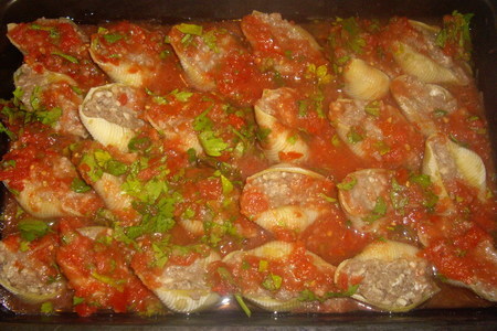 Мясные конкильони в томатной заливке: шаг 3