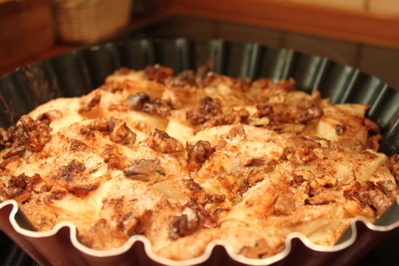 Домашний пирог с яблоками и грецкими орехами: шаг 5