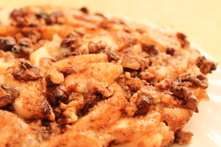 Домашний пирог с яблоками и грецкими орехами: шаг 6