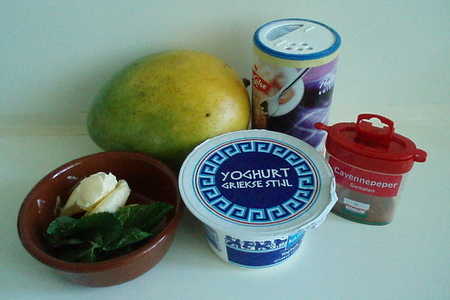 Перечное манго с йогуртом: шаг 1