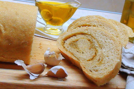 Домашний хлеб на оливковом масле с чесночной пастой и салатом по-испански.: шаг 20