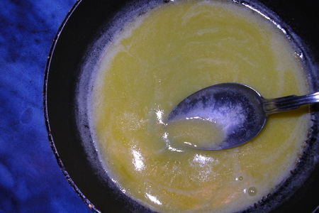 Крепы с лимонно-карамельным соусом и лимонными дольками: шаг 1