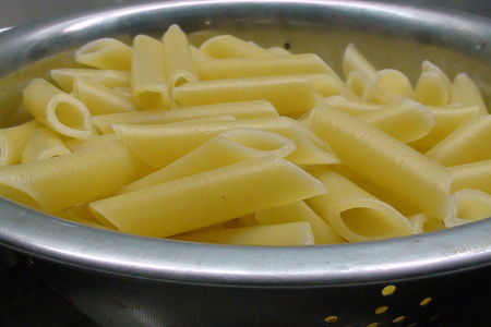 Макароны, запечённые с сырным соусом и цветной капустой.: шаг 1