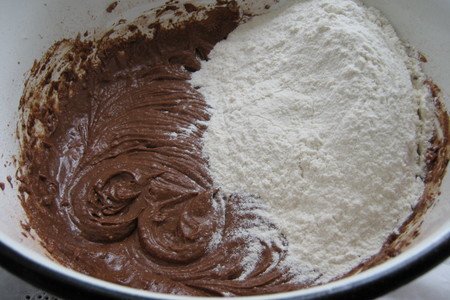 Шоколадное пирожное с "бабочкой".: шаг 4
