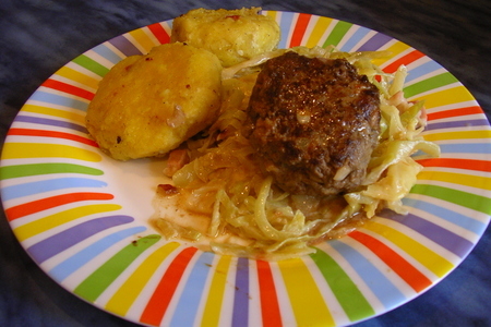 Субботний обед, картофельные биточки с капустой и котлетами: шаг 1