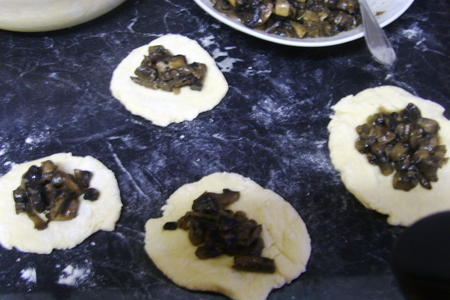 Пирожки с грибами: шаг 6