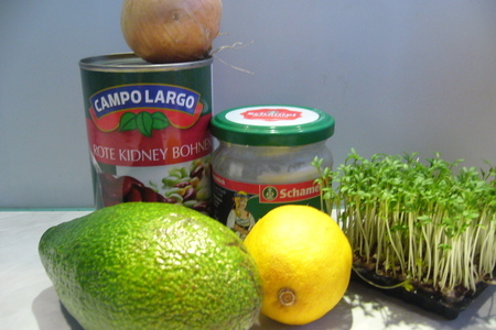 Сытный салат с фасолью и авокадо: шаг 1