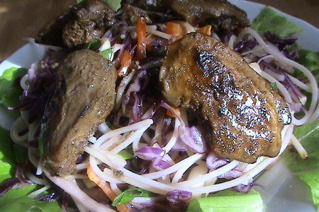 Салат с куриной печенью и заправкой в азиатском стиле: шаг 1