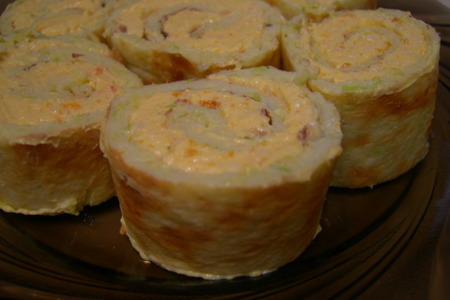 Рулеты закусочные (яично-кабачковые с сырной начинкой): шаг 6
