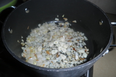 Томатный суп с фасолью и клецками с пармезаном: шаг 2