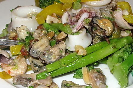Салат из морепродуктов с овощами: шаг 5