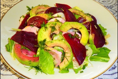 Салат из свеклы, авокадо, моцареллы: шаг 1